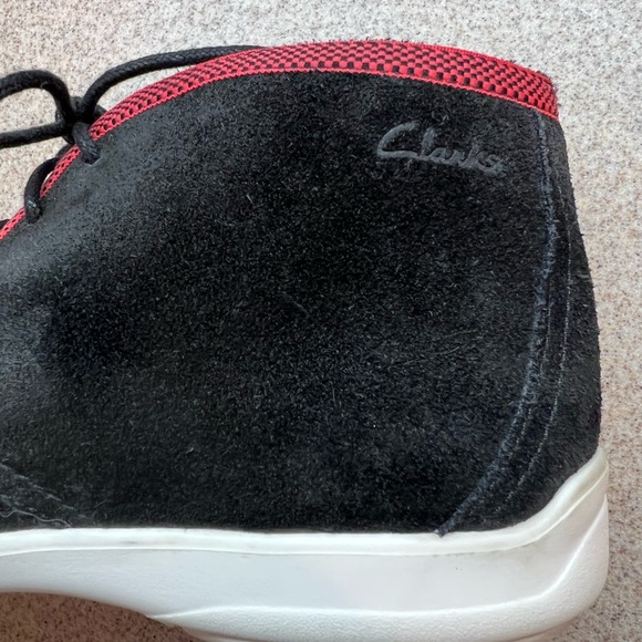 Clarks Men\'s Size 8 Womens 10M Black Suede Boots w/Red Trim main image 13